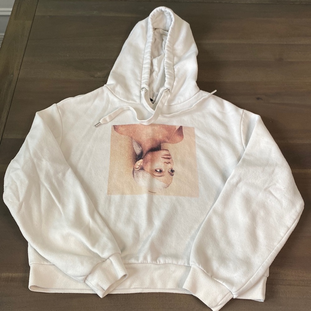 ARIANA GRANDE crop top hoodie size small
